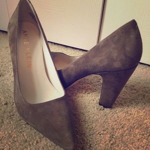 Anne Cole 9.5 Olive Suede Shoes